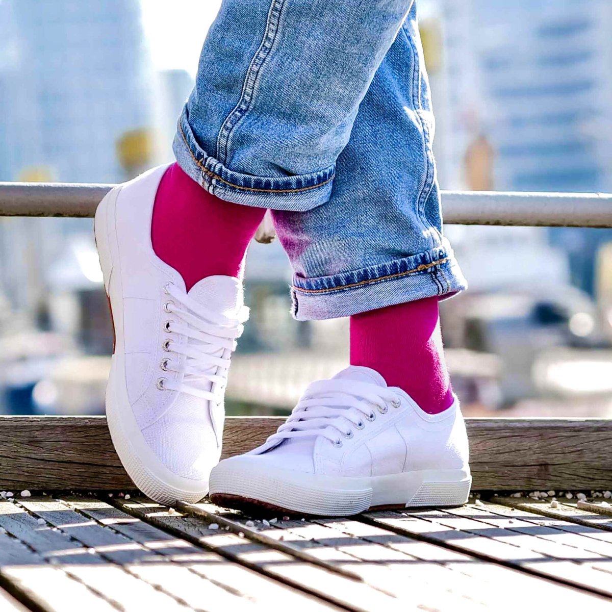 Tragegefühl neu definiert! Erlebe die perfekte Kombination aus Komfort und Nachhaltigkeit. Made in Portugal, based in Hamburg. Baumwollsocken für Damen, Herren und Kinder! Nahtlose Spitzen und verstärkte Belastungszonen.