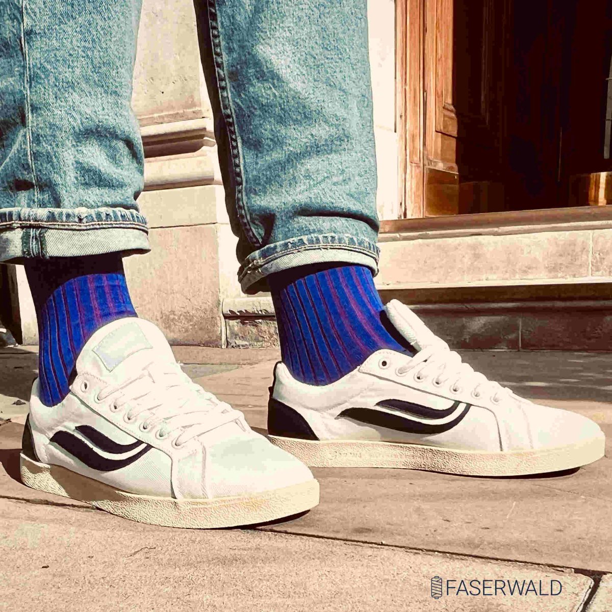 Tragegefühl neu definiert! Erlebe die perfekte Kombination aus Komfort und Nachhaltigkeit. Made in Portugal, based in Hamburg. Baumwollsocken für Damen, Herren und Kinder! Nahtlose Spitzen und verstärkte Belastungszonen.