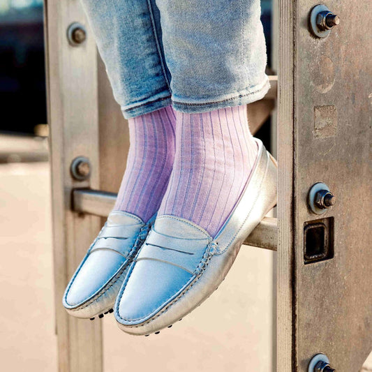 Tragegefühl neu definiert! Erlebe die perfekte Kombination aus Komfort und Nachhaltigkeit. Made in Portugal, based in Hamburg. Baumwollsocken für Damen, Herren und Kinder! Nahtlose Spitzen und verstärkte Belastungszonen.