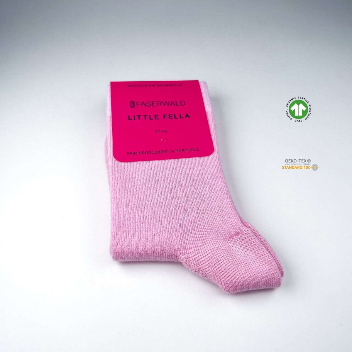 Tragegefühl neu definiert! Erlebe die perfekte Kombination aus Komfort und Nachhaltigkeit. Made in Portugal, based in Hamburg. Baumwollsocken für Damen, Herren und Kinder! Nahtlose Spitzen und verstärkte Belastungszonen.