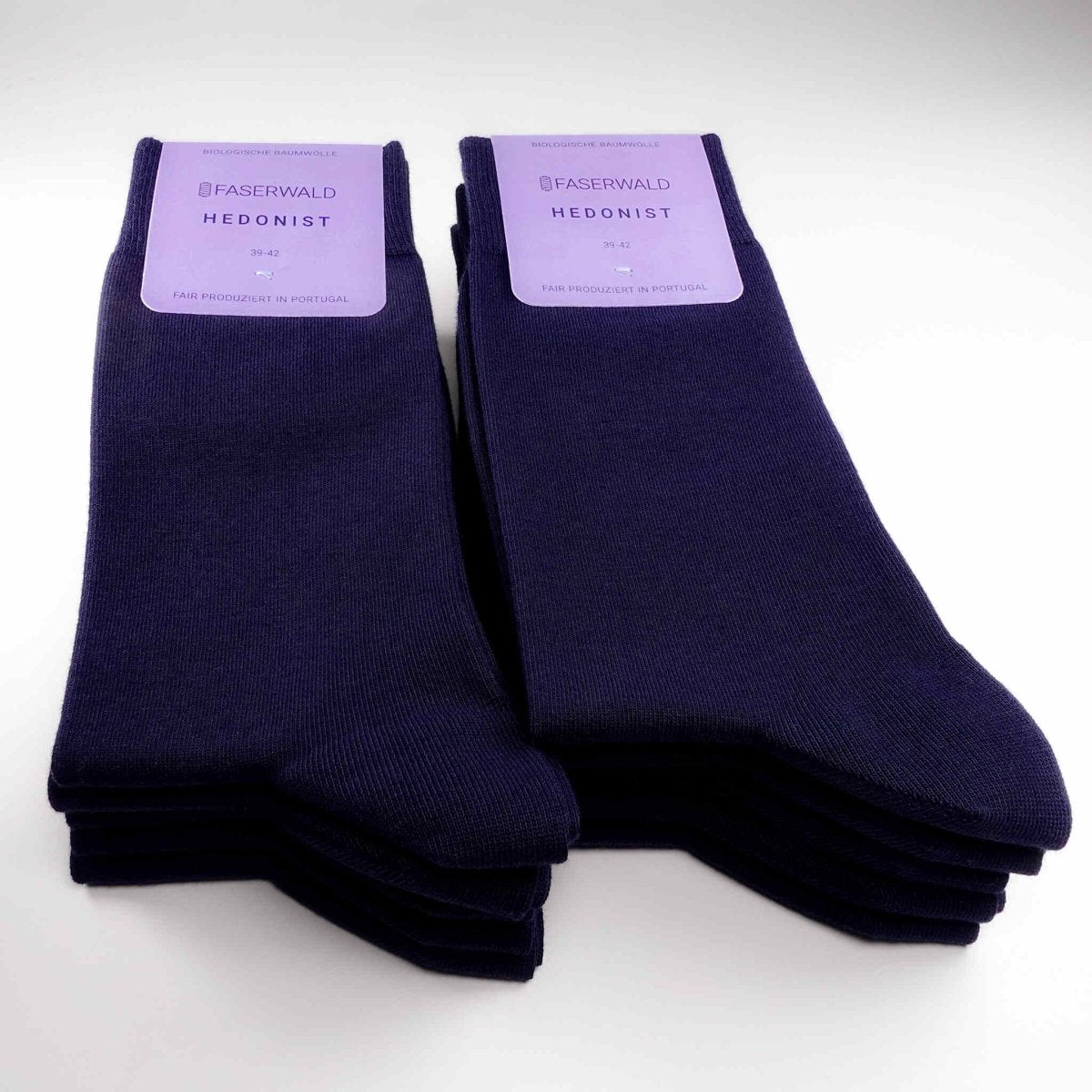 Tragegefühl neu definiert! Erlebe die perfekte Kombination aus Komfort und Nachhaltigkeit. Made in Portugal, based in Hamburg. Baumwollsocken für Damen, Herren und Kinder! Nahtlose Spitzen und verstärkte Belastungszonen.