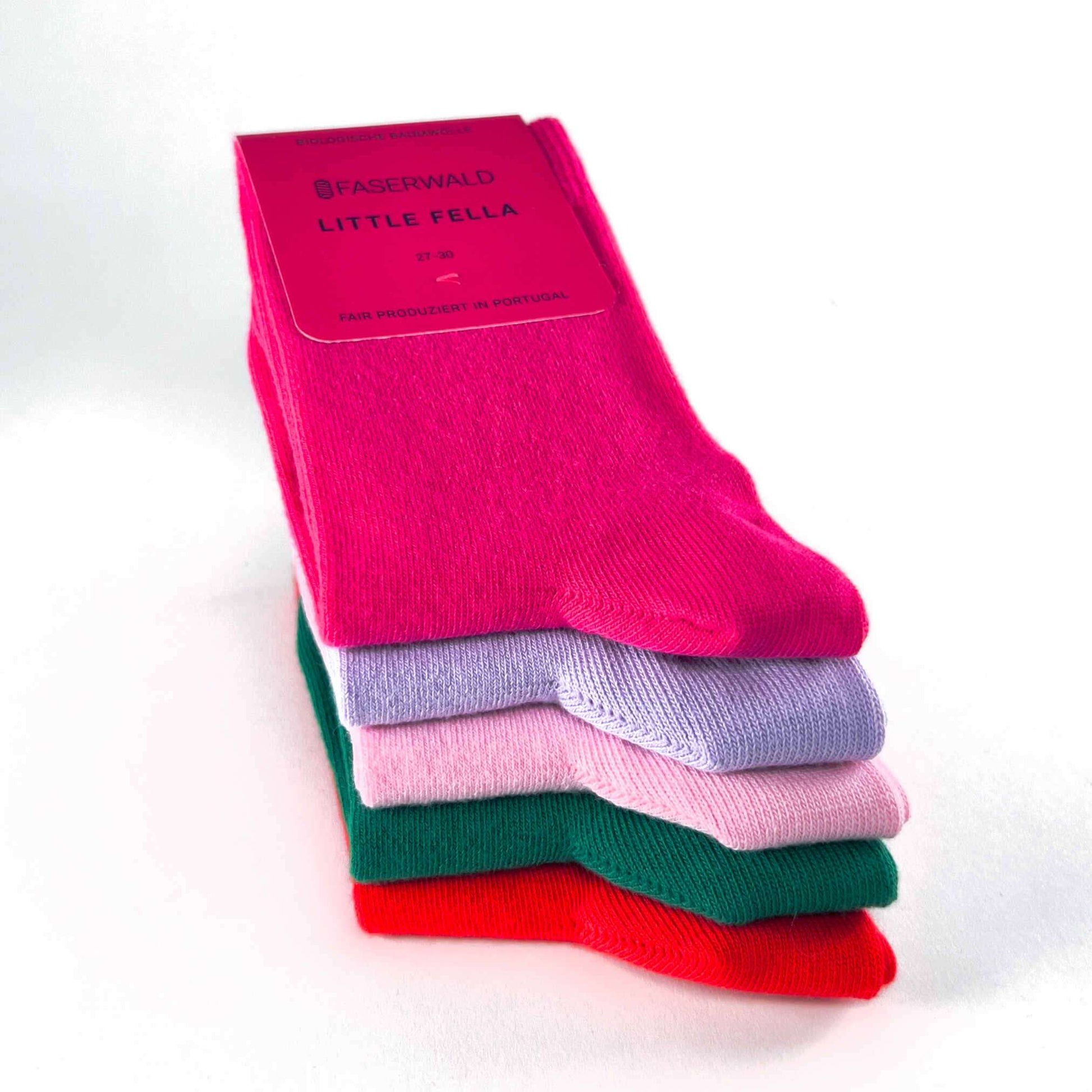 Tragegefühl neu definiert! Erlebe die perfekte Kombination aus Komfort und Nachhaltigkeit. Made in Portugal, based in Hamburg. Baumwollsocken für Damen, Herren und Kinder! Nahtlose Spitzen und verstärkte Belastungszonen.