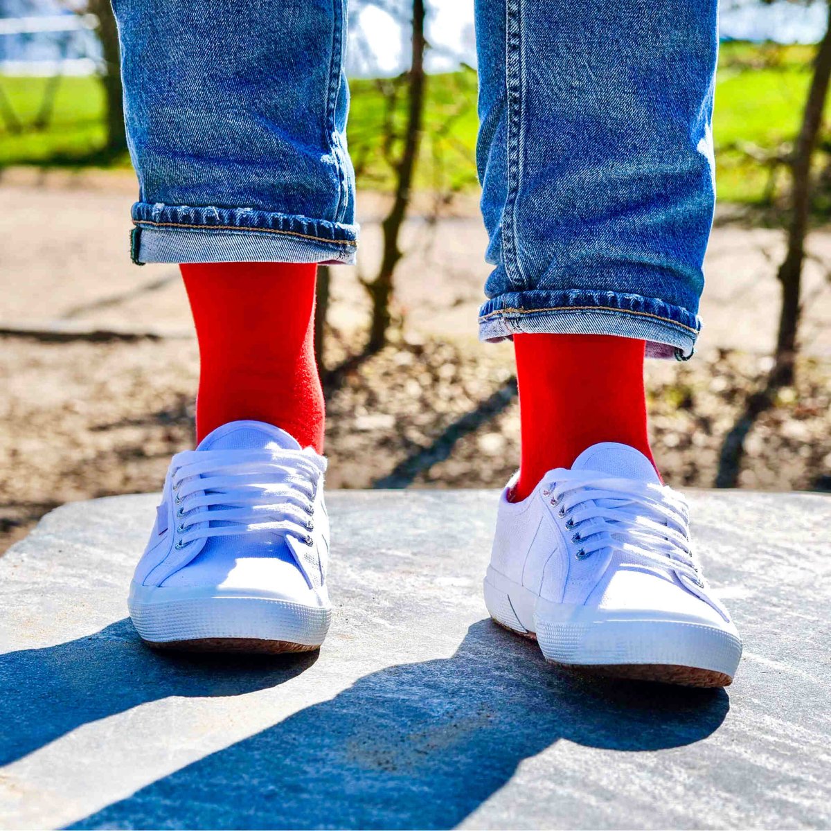 Tragegefühl neu definiert! Erlebe die perfekte Kombination aus Komfort und Nachhaltigkeit. Made in Portugal, based in Hamburg. Baumwollsocken für Damen, Herren und Kinder! Nahtlose Spitzen und verstärkte Belastungszonen.