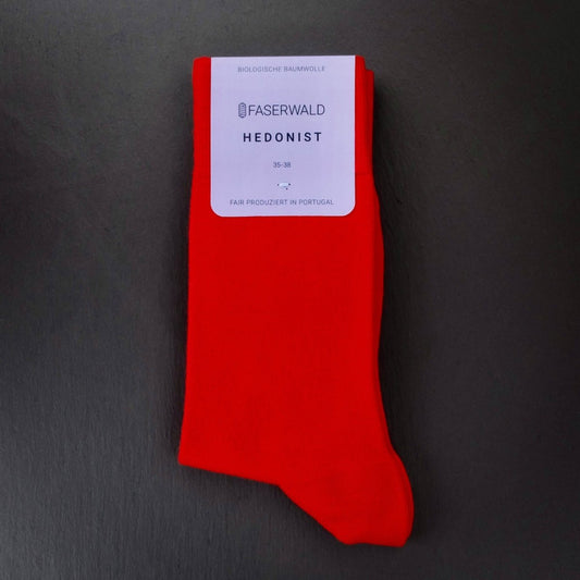 Tragegefühl neu definiert! Erlebe die perfekte Kombination aus Komfort und Nachhaltigkeit. Made in Portugal, based in Hamburg. Baumwollsocken für Damen, Herren und Kinder! Nahtlose Spitzen und verstärkte Belastungszonen.
