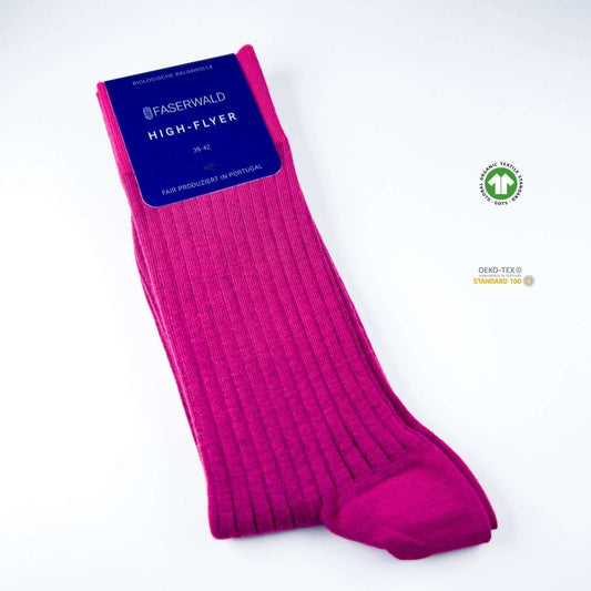 Tragegefühl neu definiert! Erlebe die perfekte Kombination aus Komfort und Nachhaltigkeit. Made in Portugal, based in Hamburg. Baumwollsocken für Damen, Herren und Kinder! Nahtlose Spitzen und verstärkte Belastungszonen.
