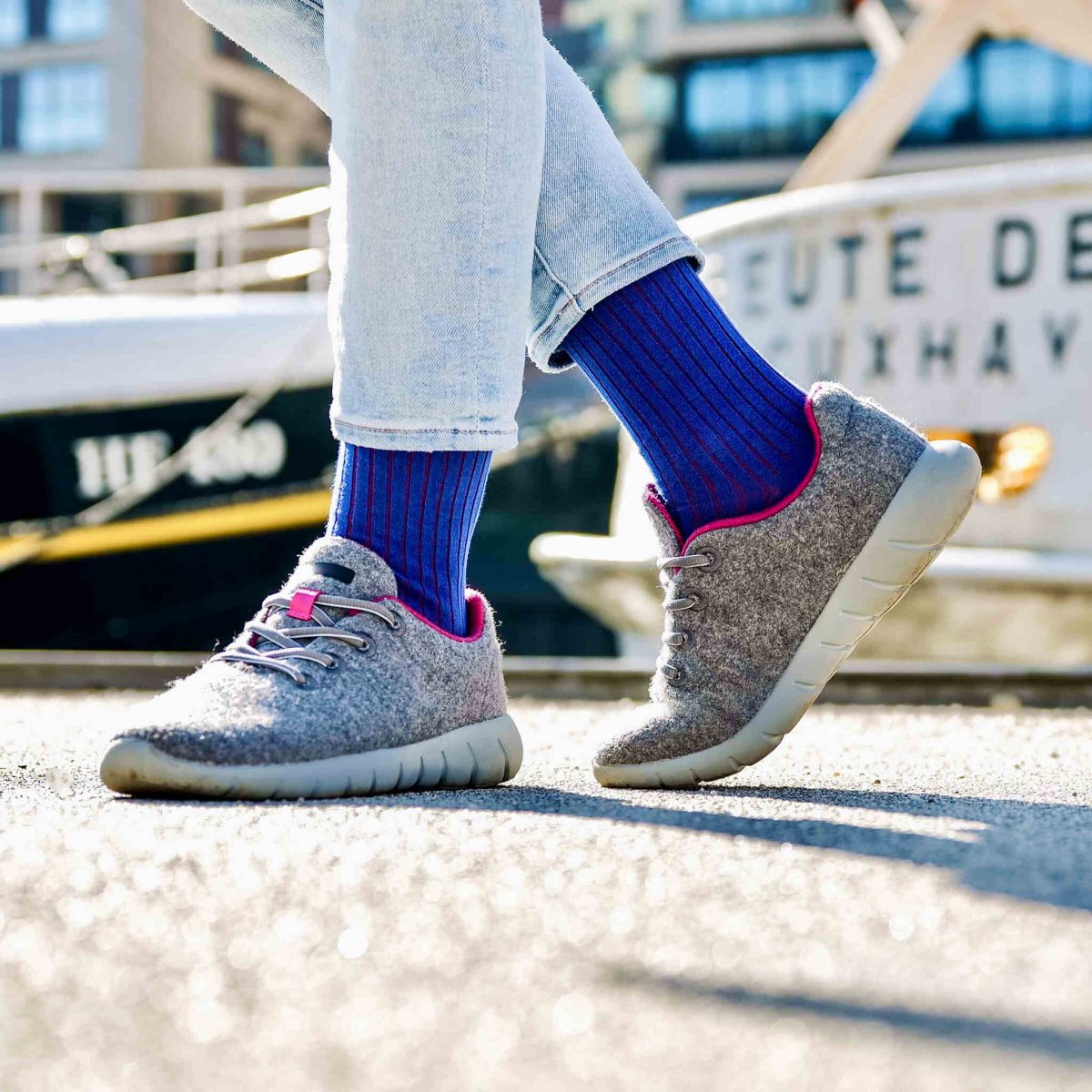 Tragegefühl neu definiert! Erlebe die perfekte Kombination aus Komfort und Nachhaltigkeit. Made in Portugal, based in Hamburg. Baumwollsocken für Damen, Herren und Kinder! Nahtlose Spitzen und verstärkte Belastungszonen.
